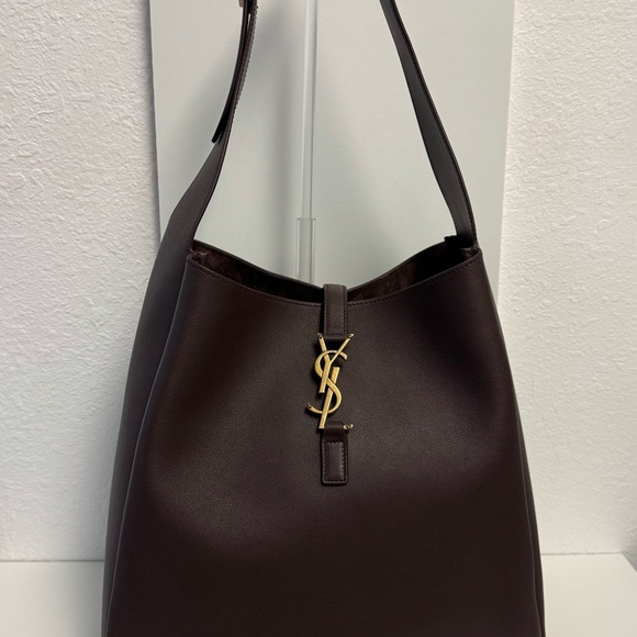 SAINT LAURENT Large Le 5 A 7 Soft Hobo in
Raisin - Picture 4 of 12